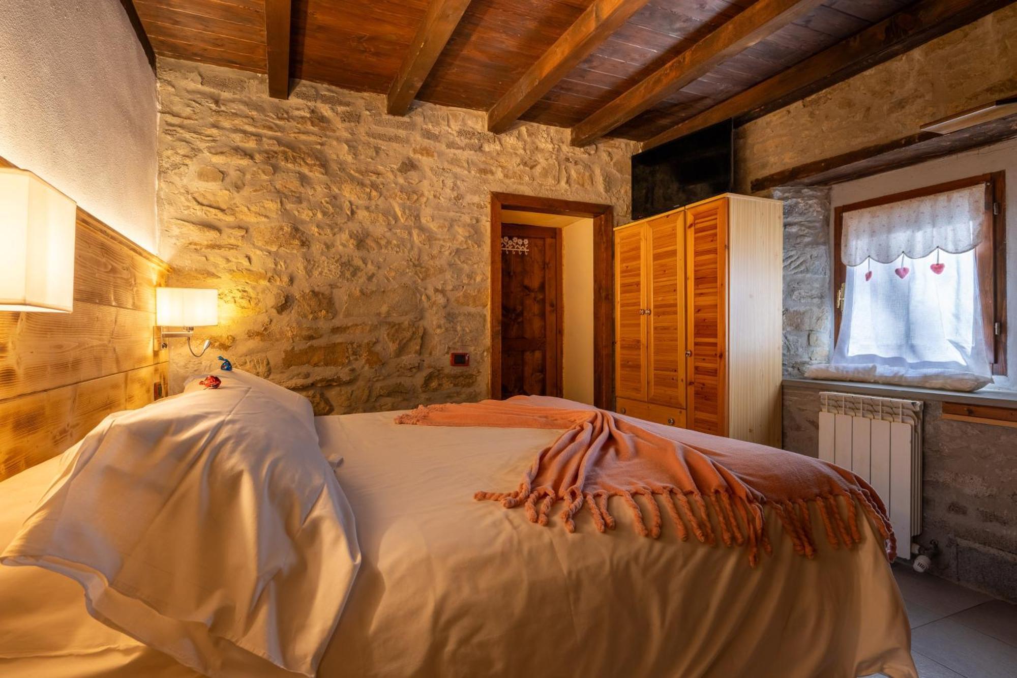 Rifugio Del Firenze Ninfa Hotel Сестола Екстериор снимка